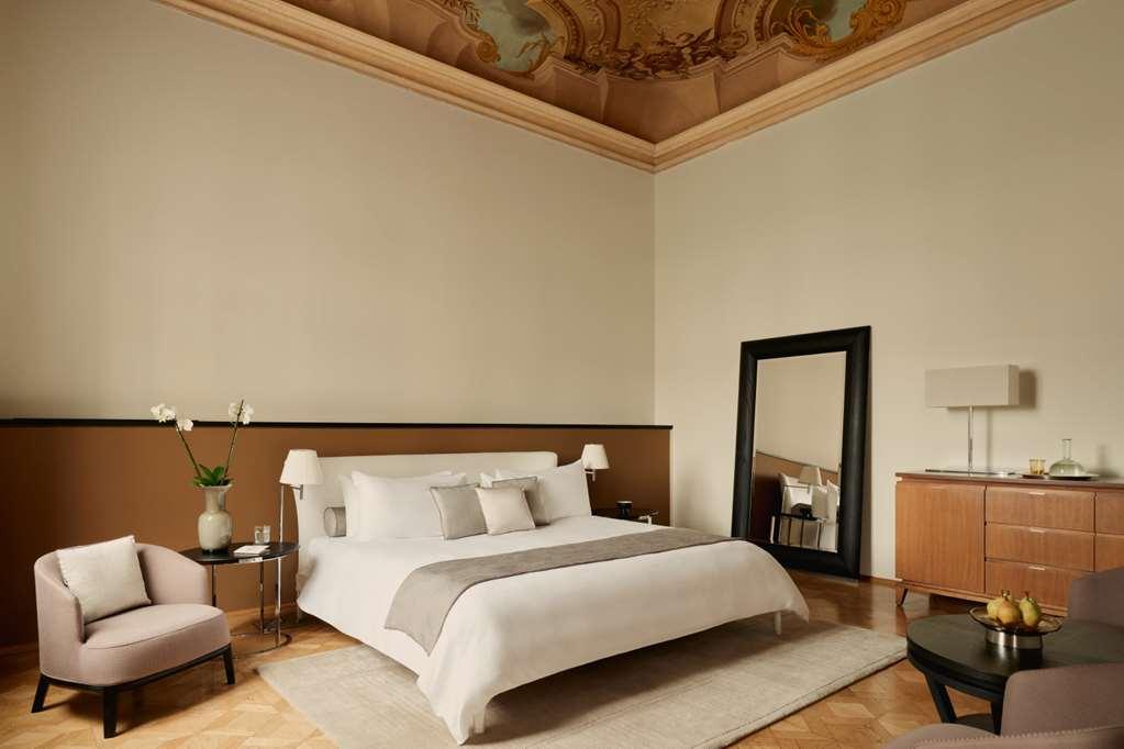 Aman Hotel 5*